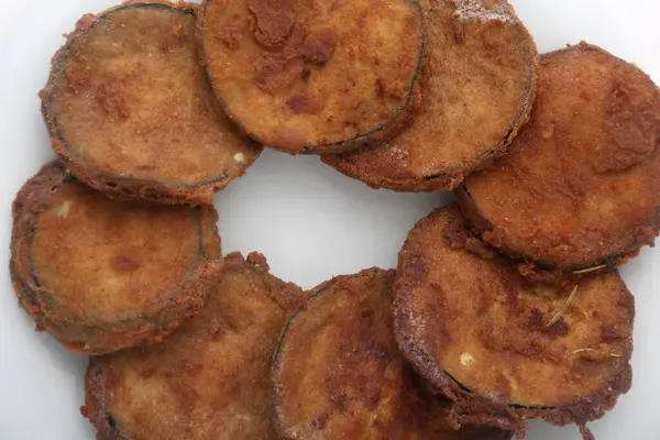 Patlıcan pişirme makbuzu yemeye hazır.