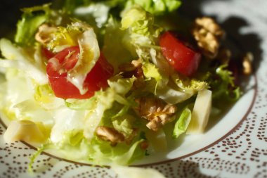 Yaz, kolay ve lezzetli salata fişleri.