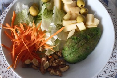 Yaz, kolay ve lezzetli salata fişleri.