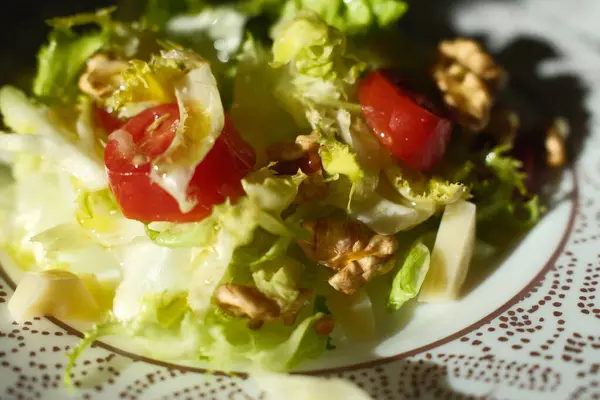 Yaz, kolay ve lezzetli salata fişleri.