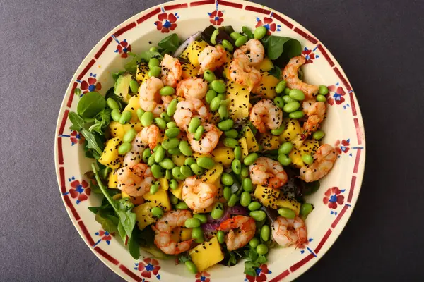 Yaz, kolay ve lezzetli salata fişleri.