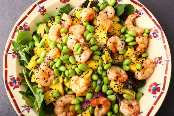 Yaz, kolay ve lezzetli salata fişleri.