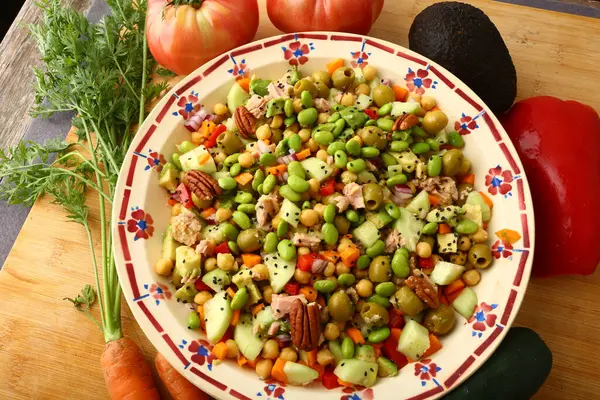 Yaz, kolay ve lezzetli salata fişleri.