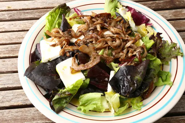 Yaz, kolay ve lezzetli salata fişleri.