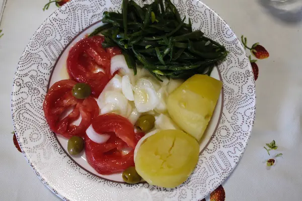 Yaz, kolay ve lezzetli salata fişleri.