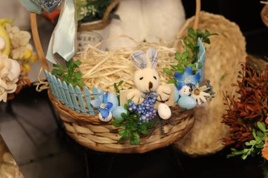 Tatlı Paskalya Tavşanı Sepeti