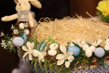 Tatlı Paskalya Tavşanı Sepeti