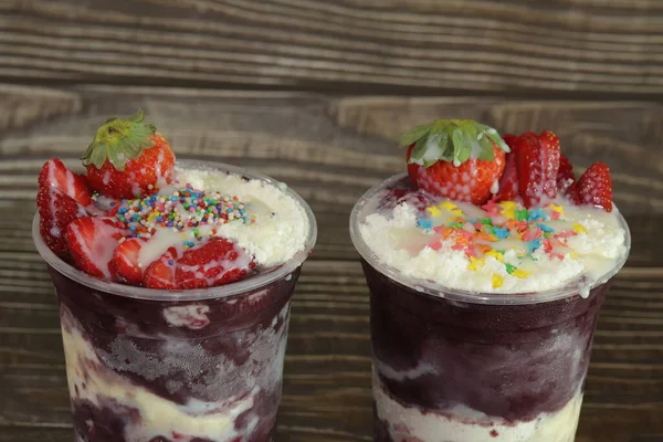 Meyveli Acai Kupası Lezzetli Çilekli
