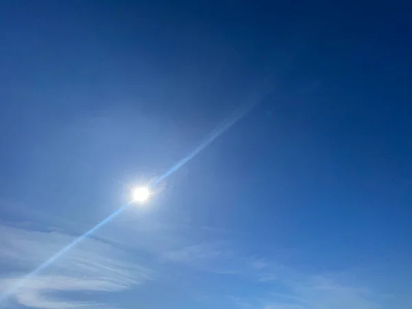 Прозоре Блакитне Небо Сонцем — стокове фото