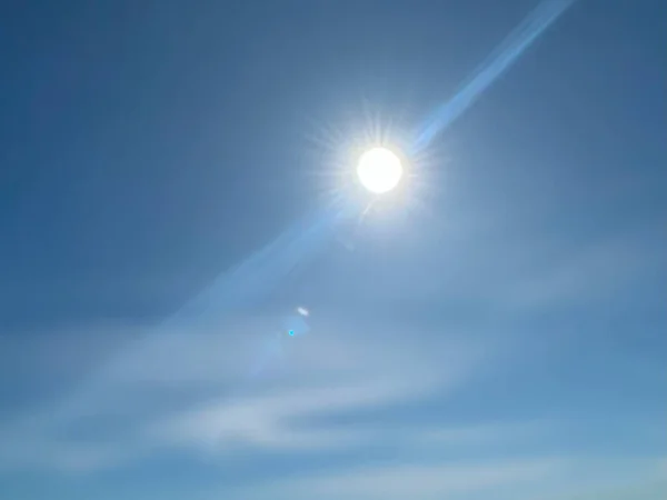 Czyste Błękitne Niebo Słońcem — Zdjęcie stockowe