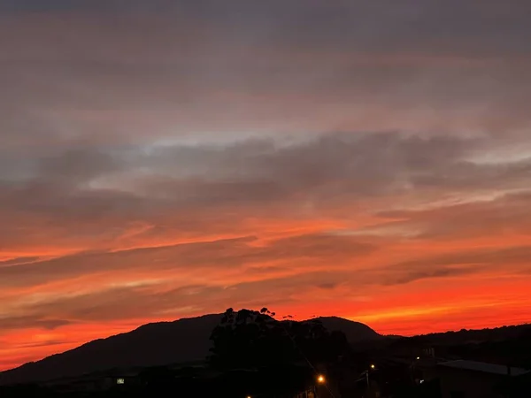 黎明时分的橙色天空 — 图库照片