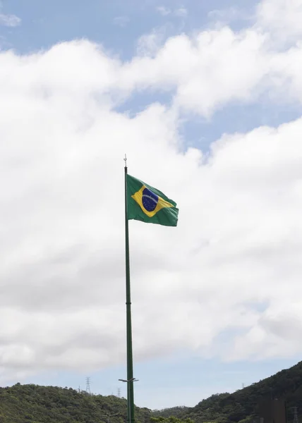 Σημαία Βραζιλιάνικη Σημαία Στον Αέρα — Φωτογραφία Αρχείου