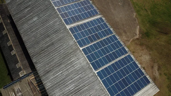 Pannello Solare Energetico Sul Tetto Fotovoltaico — Foto Stock