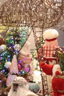 Süsler ve Noel Ağaçları Dekorasyonu