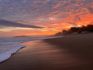 Praia do Mocambique Florianpolis 'te güzel bir gün batımı