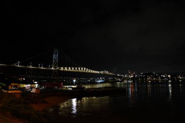 Hercilio Luz ve Gece Köprüsü Florianpolis