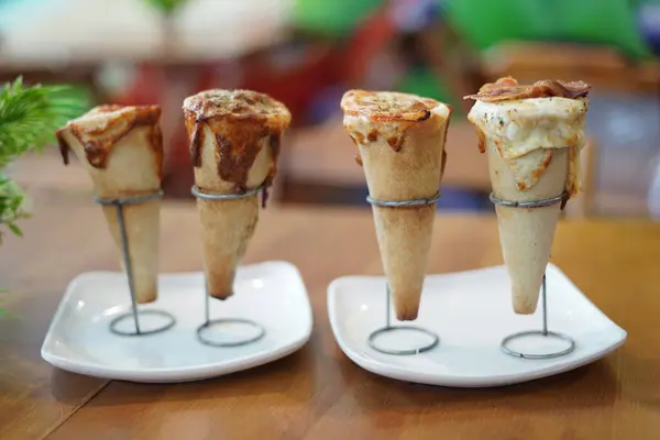 Pizza Konisi Tatlı ve Tuzlu