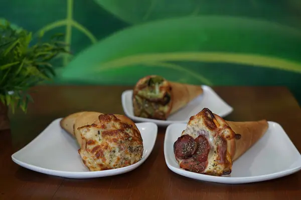 Pizza Konisi Tatlı ve Tuzlu