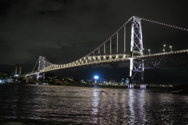 Hercilio Luz Köprüsü Florianpolis 2024 'ü aydınlattı