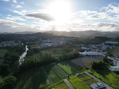 Santo Amaro da Imperatriz 'deki tarlalar ve dağlar