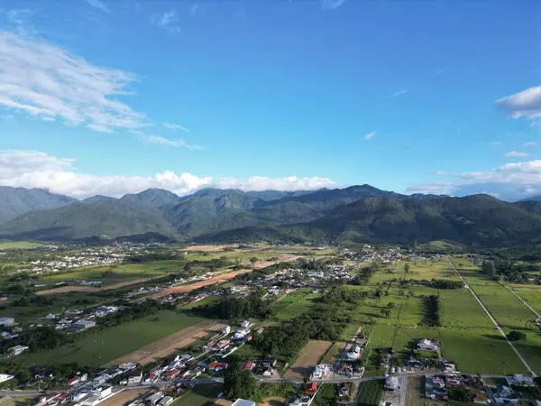 Santo Amaro Imperatriz 'deki dağlar Santa Catarina