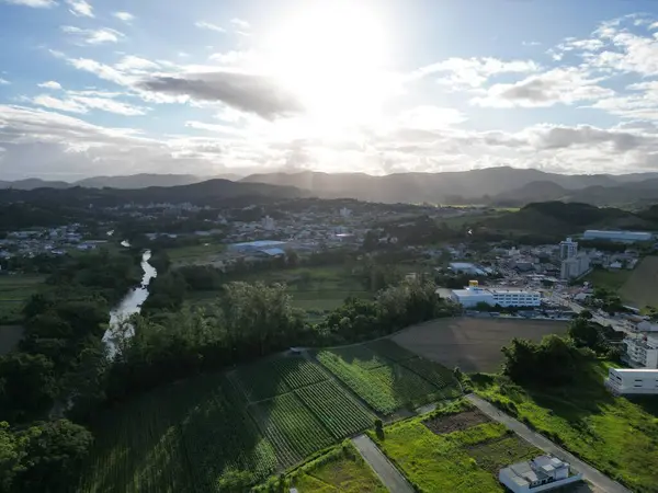 Santo Amaro da Imperatriz 'deki tarlalar ve dağlar