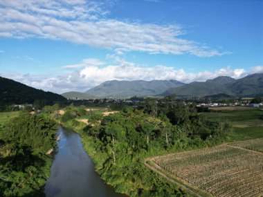 Santo Amaro da Imperatriz 'deki tarlalar ve dağlar