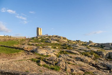 Muxa Deniz Feneri yakınlarındaki Prestij Anıtı, Costa da Morte, Galiçya, İspanya. Çevresel trajedi ve dayanıklılığa dramatik bir saygı duruşu.