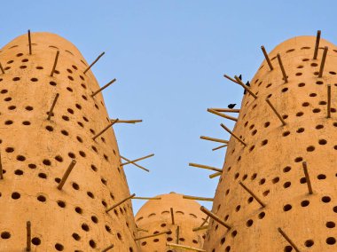 Doha 'daki Mavi Cami yakınlarındaki üç güvercin kulesi fotoğrafçılar arasında popülerdir..