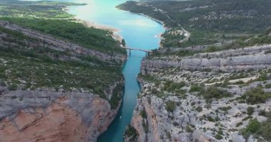 Verdone Vadisi 'nin nefes kesici hava görüntüsü... 124; 4K Drone Görüntüsü