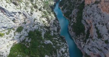 Verdone Vadisi 'nin nefes kesici hava görüntüsü... 124; 4K Drone Görüntüsü