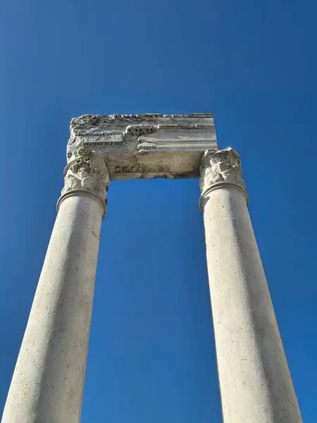 Roma forumunun tapınağının köşesi.