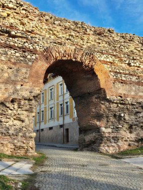 Eski Roma duvarlı harabe bir duvar resmi.