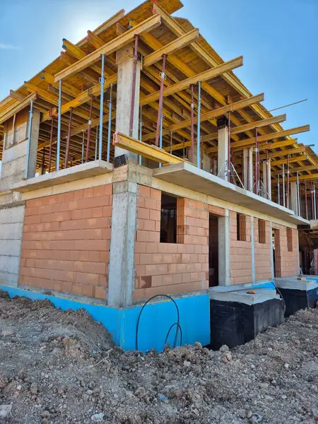 Yeni ev inşaat halinde..