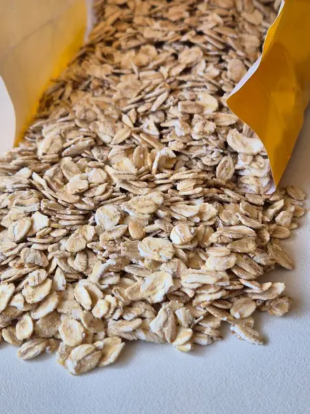 Yulaf tanelerini bir pakette kapat