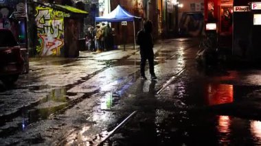 Berlin Gece Yürüyüşçüleri Yağmurda