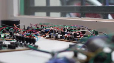 Cirucuit Bükme, Elektronik Müzik Enstrümanları, DIY