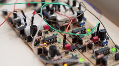 Cirucuit Bükme, Elektronik Müzik Enstrümanları, DIY