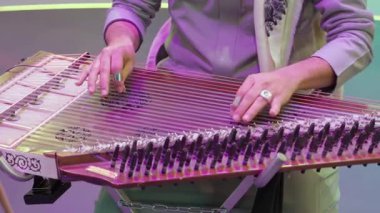 Orta Doğu Kanun Oyuncusu, Arap Müzik Enstrümanı