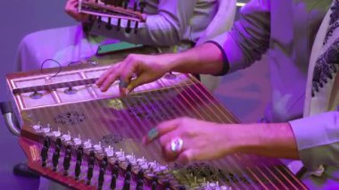 Orta Doğu Kanun Oyuncusu, Arap Müzik Enstrümanı