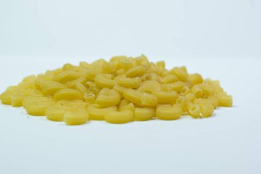 Chifferi makarnası. Kuru makarna.