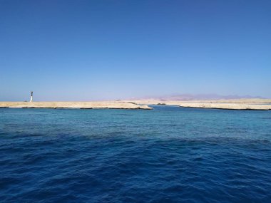 Kızıl Deniz ve Ras Mohammed 'in beyaz kumlu plajı.