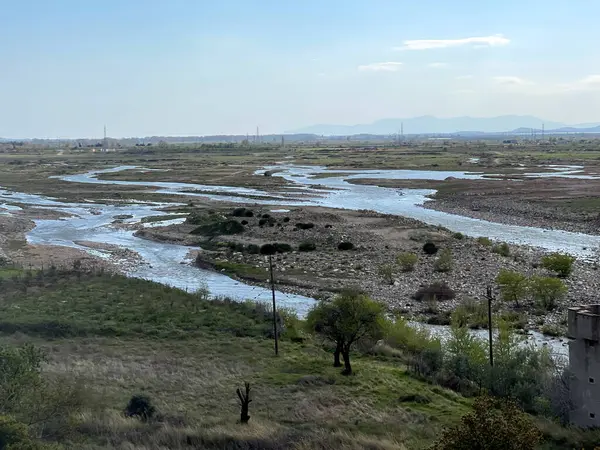 Baharda Yunanistan 'daki dağ nehri