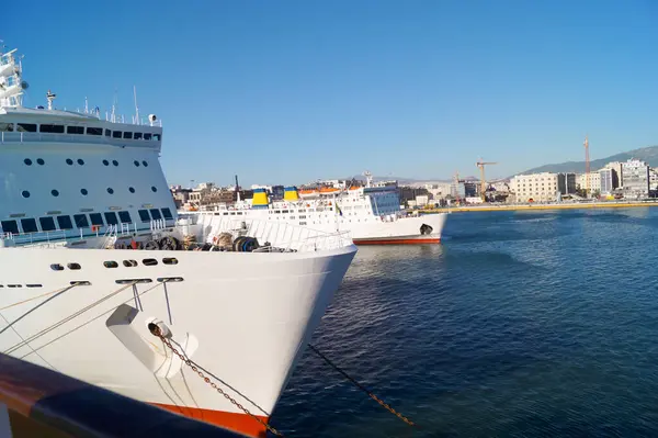 Yunanistan 'daki Perea limanında feribot gemisi