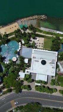 Sonsuzluk Havuzu, Hamakları, Okyanus ve Dağ İnsansız Hava Aracı ile Lüks Sahil Resort Tropikal Instagrammable Otel İnzivası