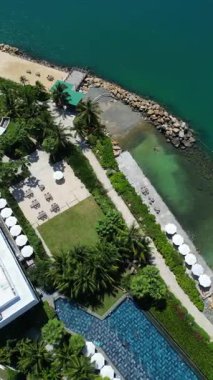 Sonsuzluk Havuzu, Hamakları, Okyanus ve Dağ İnsansız Hava Aracı ile Lüks Sahil Resort Tropikal Instagrammable Otel İnzivası