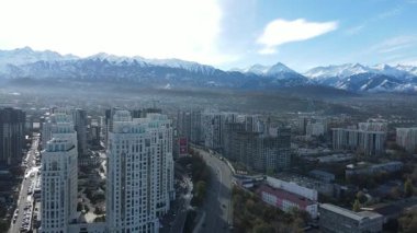 Almatı, Kazakistan Kok Tobe, Dağlar, Gökdelenler ve Simgeler Şehri