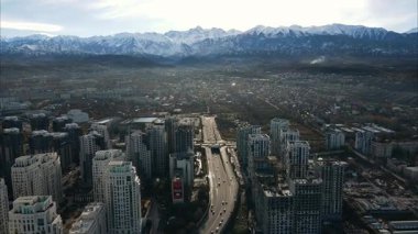 Almatı, Kazakistan Kok Tobe, Dağlar, Gökdelenler ve Simgeler Şehri