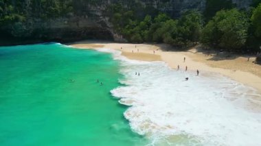 Kelingking Sahilinde Güçlü Okyanus Dalgaları, Nusa Penida, Bali, Endonezya