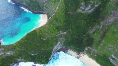 Kelingking Sahilinde Güçlü Okyanus Dalgaları, Nusa Penida, Bali, Endonezya